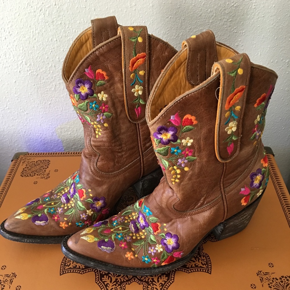 Old Gringo embroidered cowboy boots